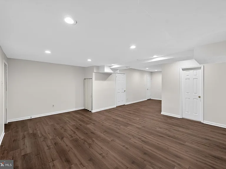 1015 Saint Michaels Dr — Photo 37