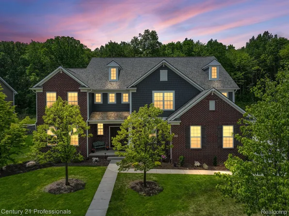 884 Longspur Blvd, Lake Orion, MI 48360