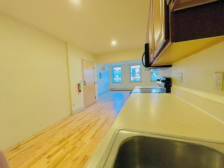 191 College St #303 — Photo 13