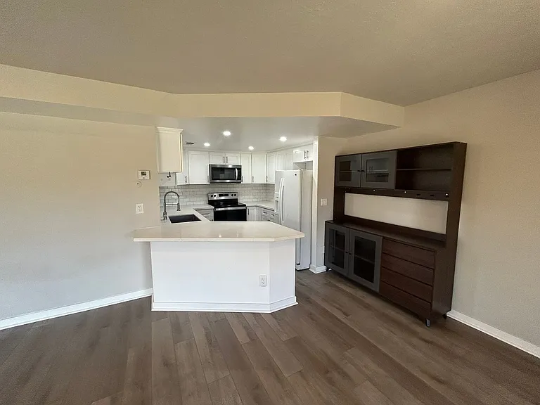 5402 Villas Dr — Photo 5