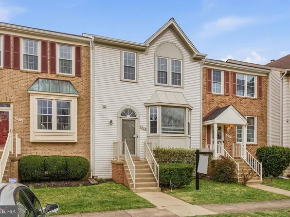 1212 Bond St, Herndon, VA 20170