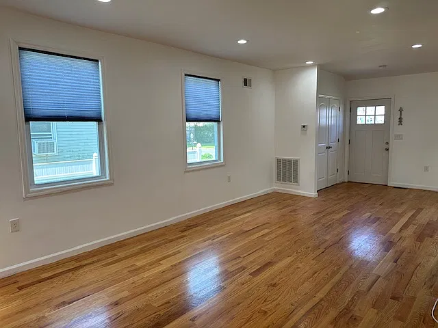 3 bed, 2.5 bath, 1560 sqft, $4,300 — Photo 3