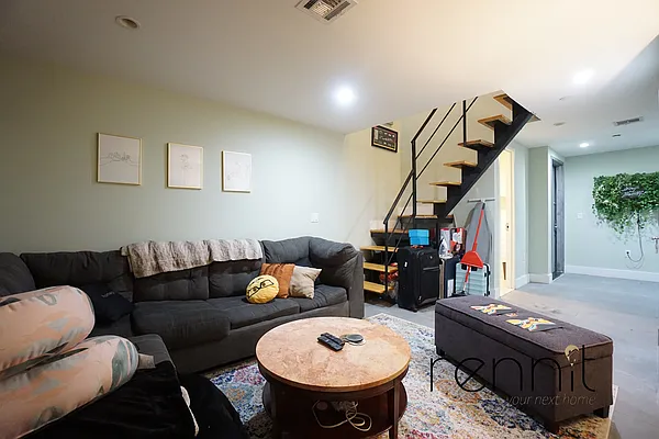 Rented by Rennit Inc. | media 6