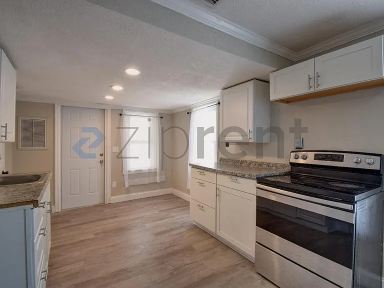 914 23rd St W #B — Photo 12