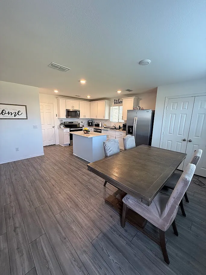 4 bed, 1619 sqft, $2,200 — Photo 4