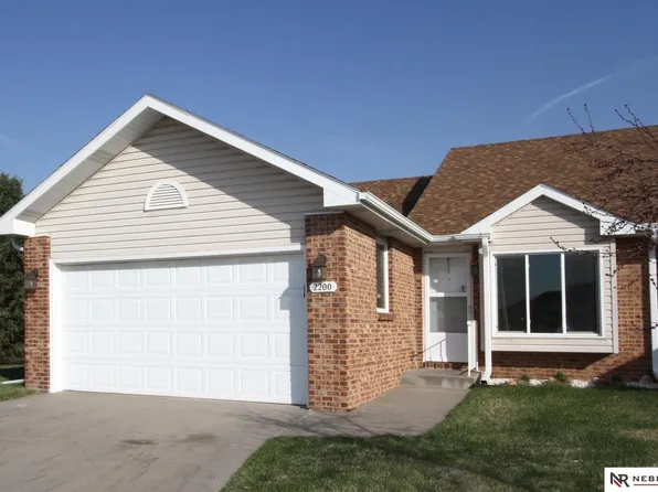 2200 Marigold Cir, Lincoln, NE 68521