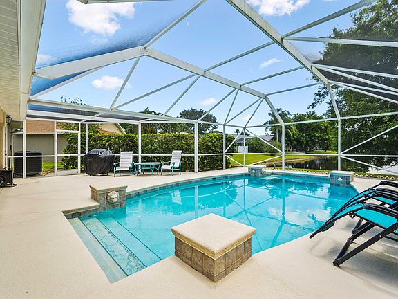 5th image of 399 Lake Victoria Cir