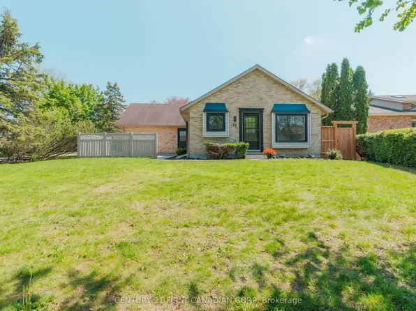 15 Bybrook Ct, London, ON N5X 3A5