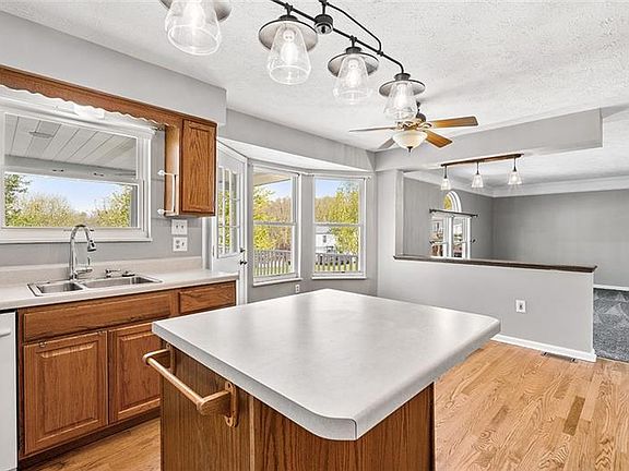 4th image of 303 Cosette Dr