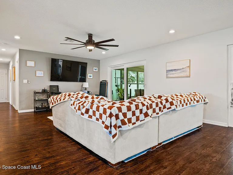 2502 Plantation Dr — Photo 5