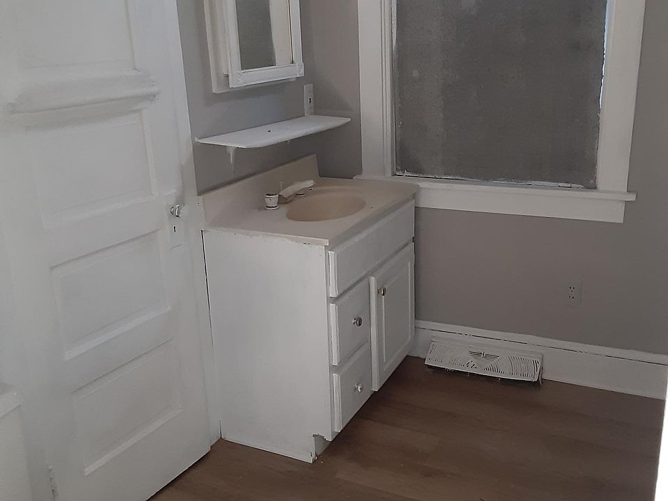 2nd image of 820 N Lime St APT 1