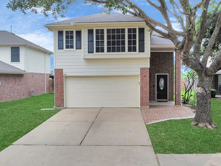 3919 Rolling Springs Ln — Photo 37