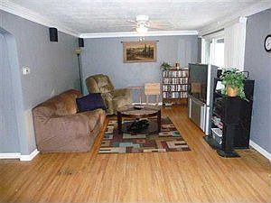 4th image of 135 Wildwood Pl