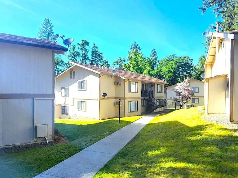 Woodridge Ct — Photo 14