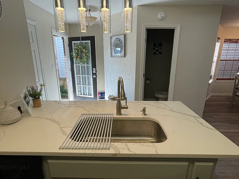 121 Lakepointe Cv — Photo 1