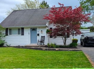 55 N Burbank Dr, Amherst, NY 14226