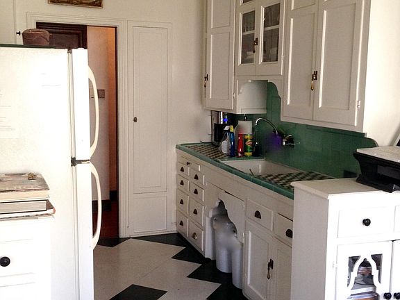 2nd image of 339 N Sycamore Ave APT 1