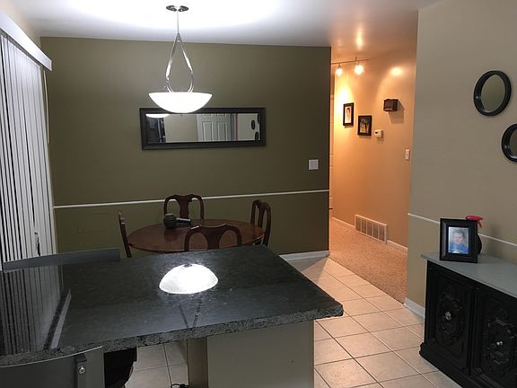 Dining Room / Breakfast Bar