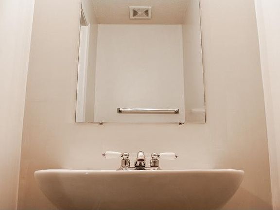 3rd image of 330 Audrea Ln
