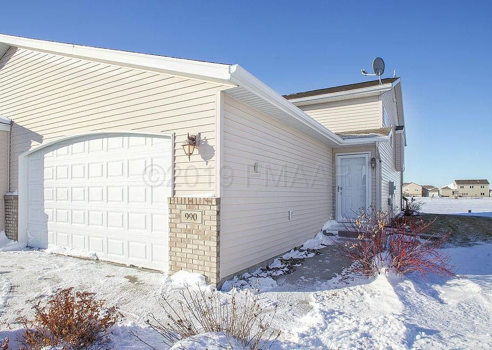1st image of 990 Parkway Dr
