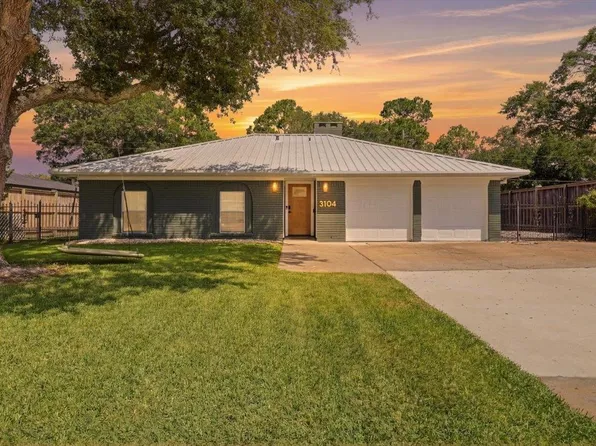 3104 Nashville Ave, Nederland, TX 77627