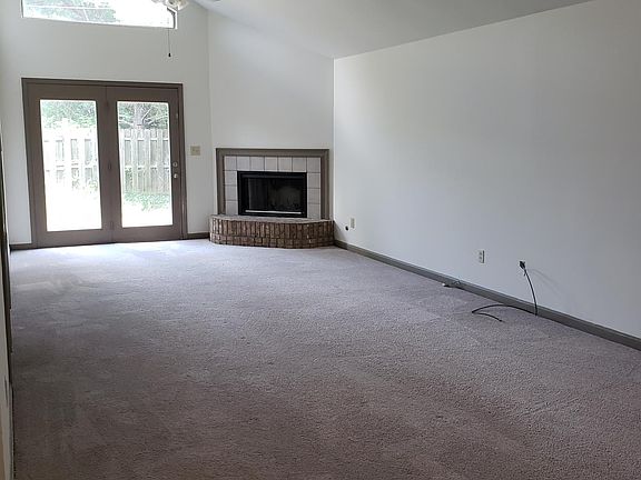 Living room, vaulted ceilings.