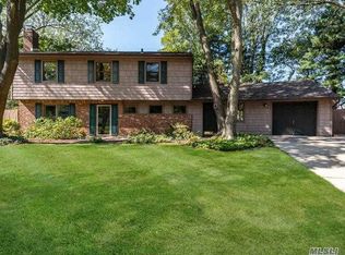 25 Rolling Hills Dr, Huntington Station, NY 11746