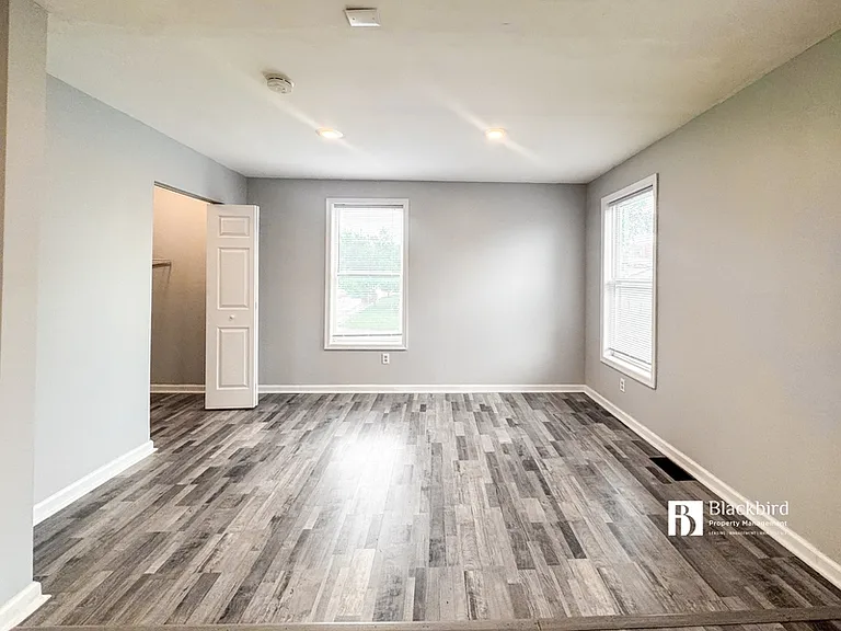 716 55th St NE #1 — Photo 4
