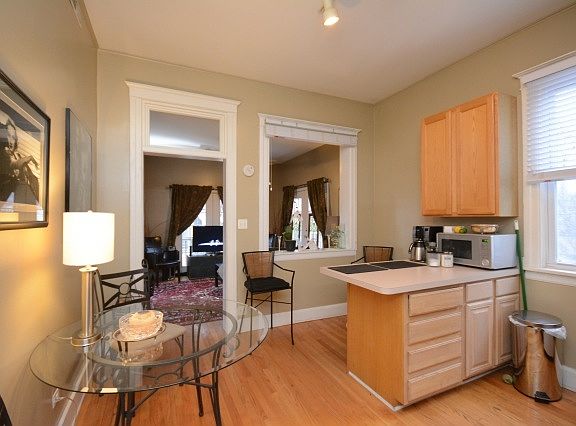 5th image of 742 W Barry Ave #2