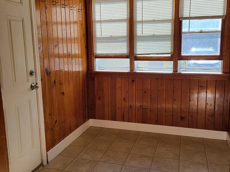 1011 Haines Ave — Photo 4