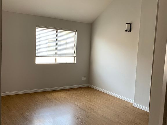 5th image of 5221 Cartwright Ave #7