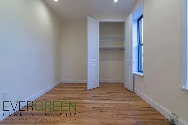 Rented by Evergreen Apartments BK | media 8