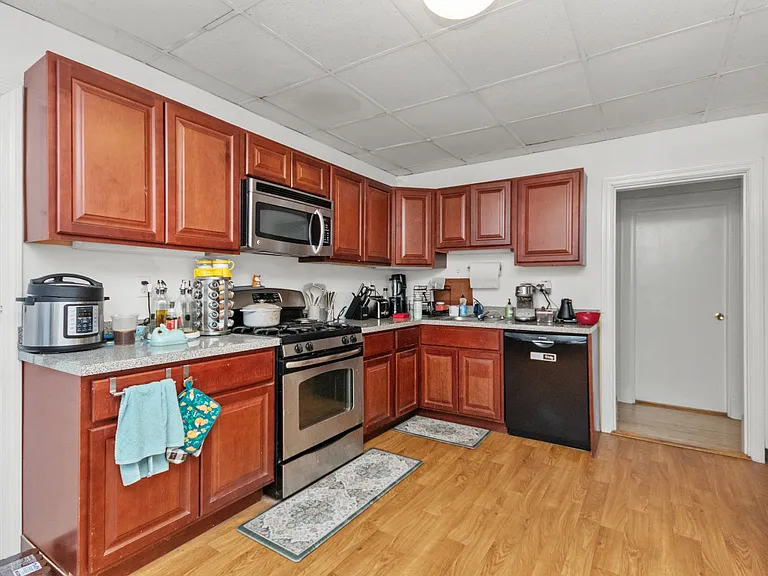 21 Bentley St — Photo 3