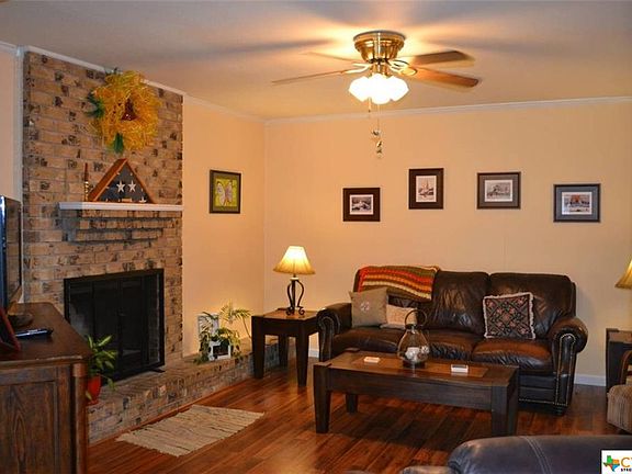 5th image of 211 Petunia Cir