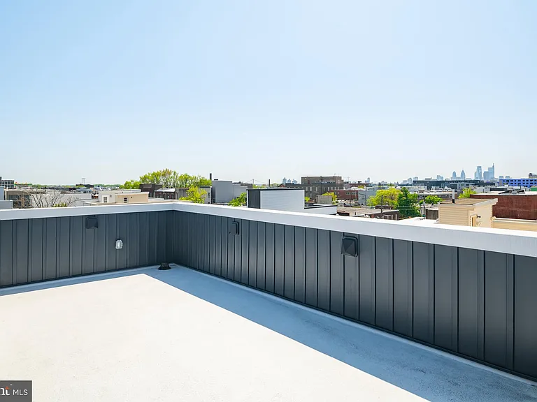 1842 E Harold St #6 — Photo 1