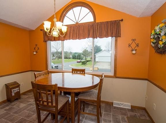 5th image of 10333 Pleasant Valley Ct