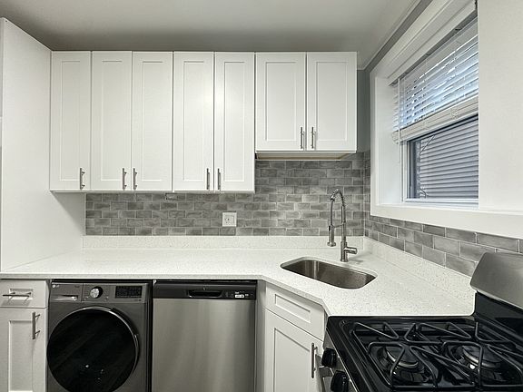 4th image of 3823 N Greenview Ave #W2