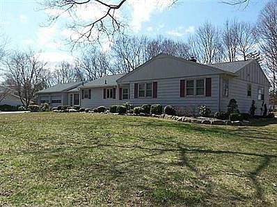 2nd image of 34 Briar Hill Rd