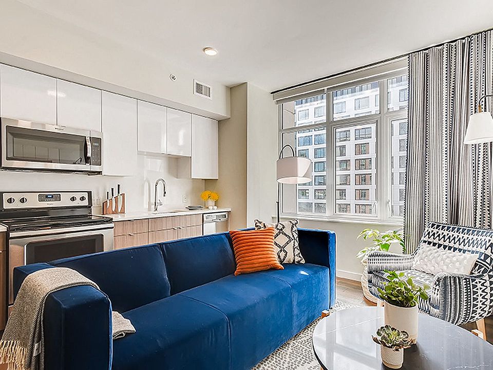 Studio Apartment - Living Room & Kitchen