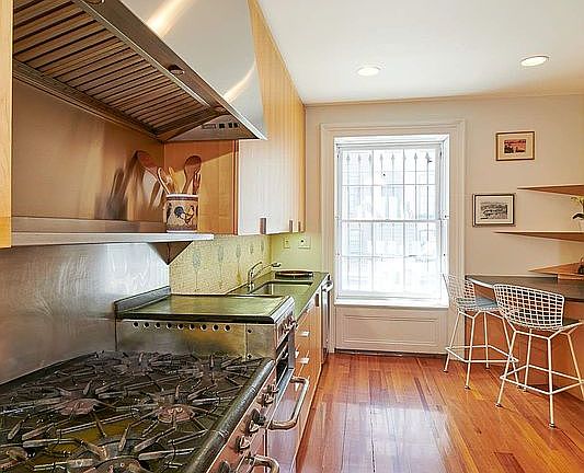 4th image of 225 E 62nd St