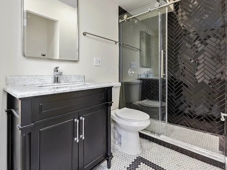 138 E 38th St #4D — Photo 4