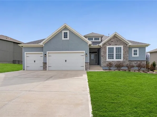 7703 Green St, Shawnee, KS 66227