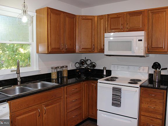 3rd image of 6210 Massaponax Dr
