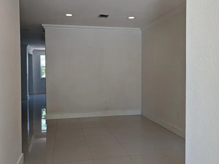 15089 SW 8th Ter — Photo 8