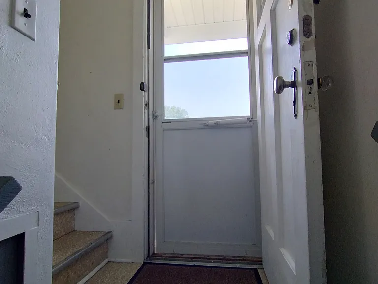 2116 S Clinton St — Photo 17