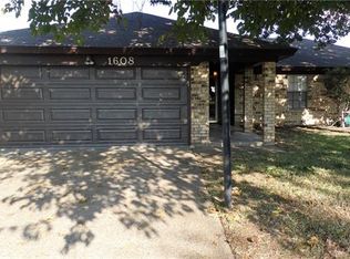 1608 Spring Branch Dr, Cleburne, TX 76033