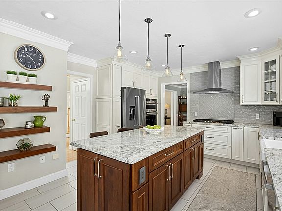4th image of 7 Deer Ridge Rd