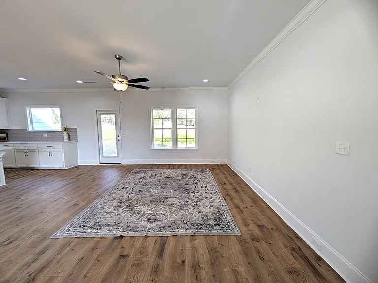 111 Nicole Britt Dr — Photo 6
