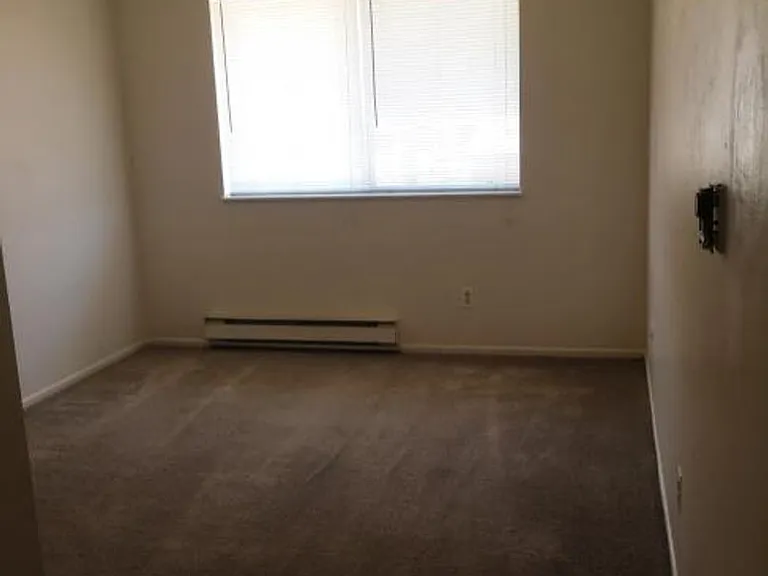 708 Delaware Ave #D — Photo 2