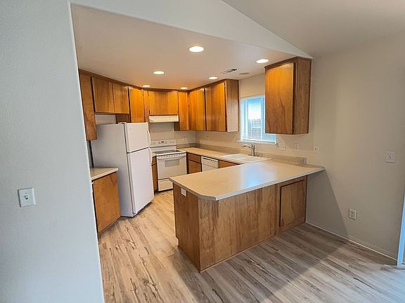 5th image of 3154 Forest Hills Dr APT A